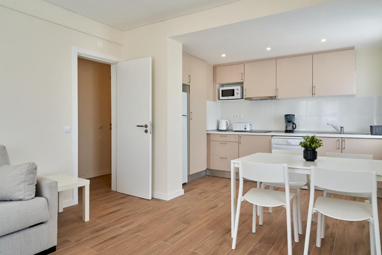 Legacy & Al - No Groups Appartement *